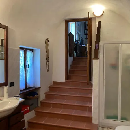 Oda ve Kahvaltı Ameglia Garessio