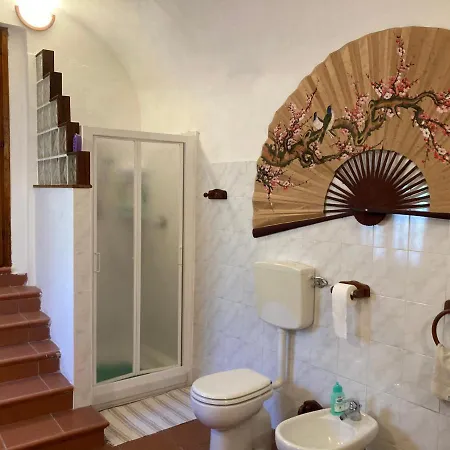 Oda ve Kahvaltı Ameglia 4*