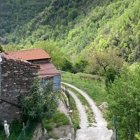 Oda ve Kahvaltı Ameglia Garessio
